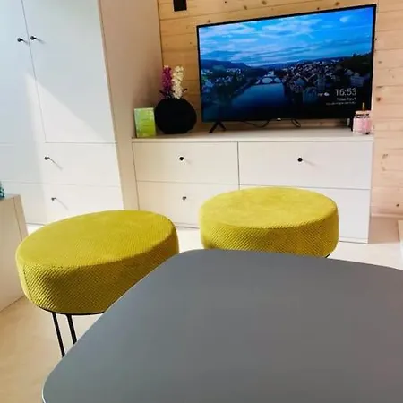 بيت للعطل Glamping Paradise With Wellness Dolni Brezany